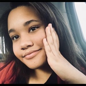 Meet your Posher, Leila